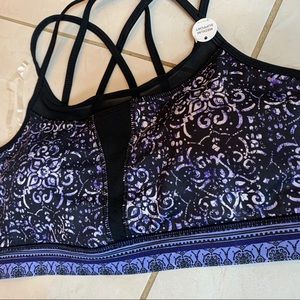 GAIAM Intimates & Sleepwear - GAIAM Sports Bra Medium NWT GAIAM Intimates & Sleepwear - GAIAM Sports Bra Medium NWT